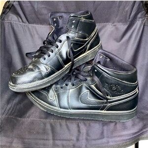 Men’s Air Jordan 1 Mid Triple Black